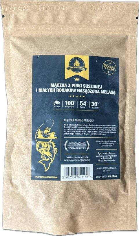 Mączka z Pinki Susz i Białych Robaków w Melasie