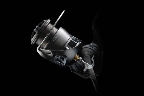 Daiwa Kołowrotek 26 Crossfire LT2000